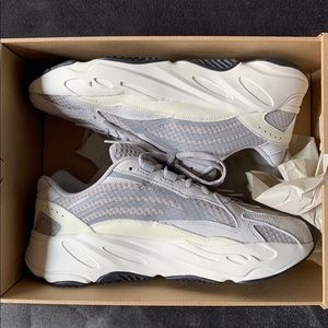 Yeezy 700 v2 Static